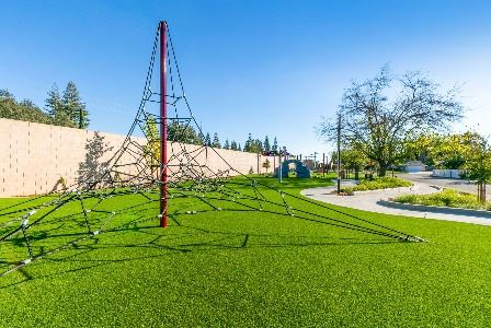 Rope climbing structure Rope climbing structure